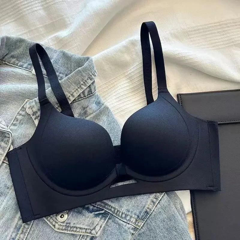 Red Lifting Small Breasts Gathered To Show Large Upper Support Without Steel Rings and Comfortable and Traceless Bra