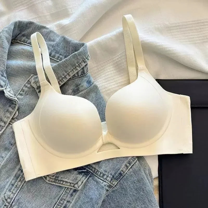 Red Lifting Small Breasts Gathered To Show Large Upper Support Without Steel Rings and Comfortable and Traceless Bra