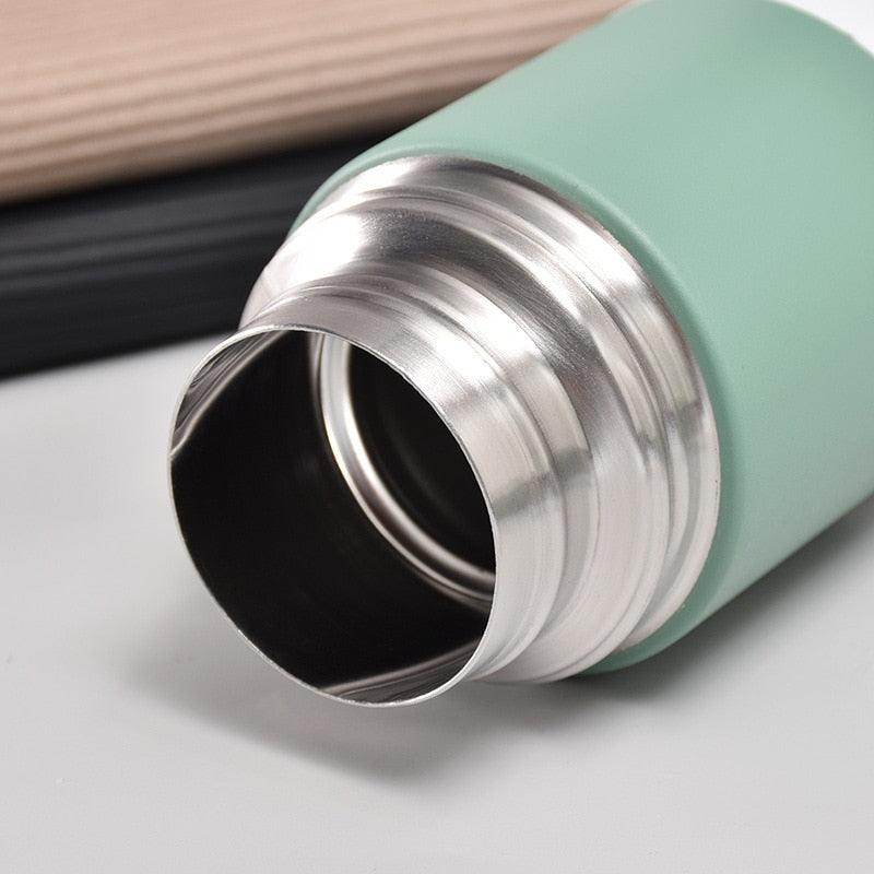 Latest Steel Vacuum Flask Set with 3 Stainless Steel Cups Combo - 500ml - Keeps HOT/Cold | Ideal Gift for Winter - Housewarming Random Color